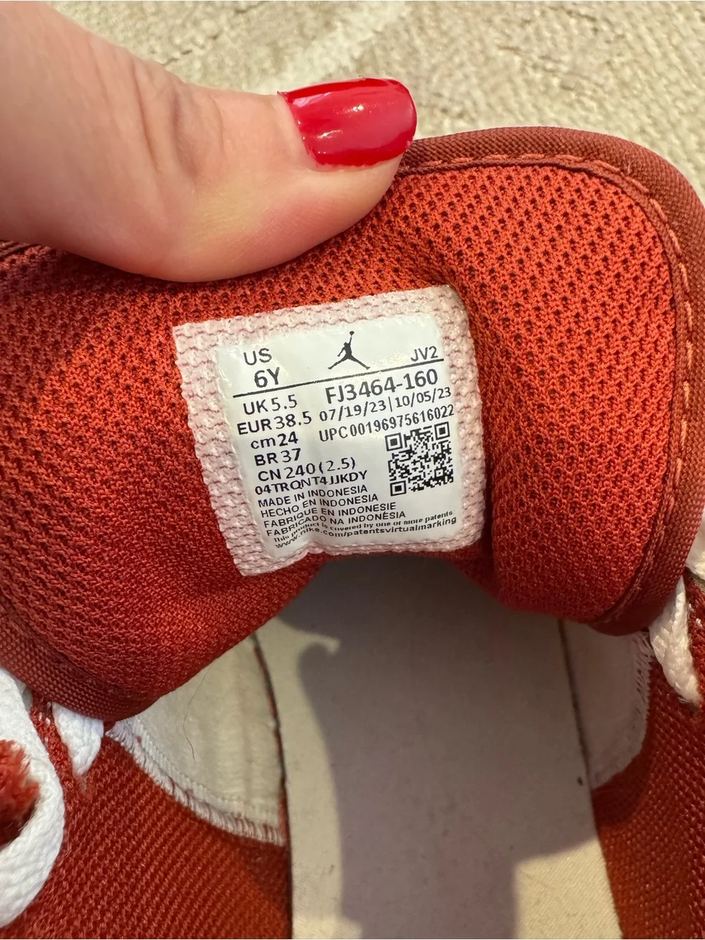Air Jordan 1 Mid SE GS “White/Dune Red Size 6Y